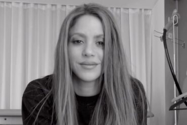 Shakira dedicó ‘Acróstico’ a dos personas más y no solo a sus hijos: “Una sonrisa tuya es mi debilidad” (+Video)