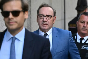 Kevin Spacey compareció ante la justicia inglesa para ser juzgado por doce agresiones sexuales a cuatro hombres