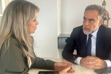 “Vicky, ya cállese”: Así se desesperó Armando Benedetti en entrevista cuando le preguntaron si los “narcos” financiaron campaña de Petro