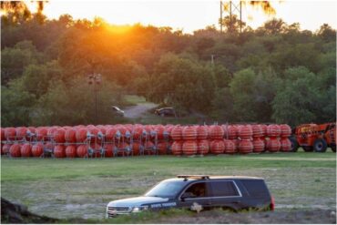 Así es el muro flotante de boyas y púas en el río Bravo para evitar que migrantes crucen hacia Estados Unidos (+Videos)