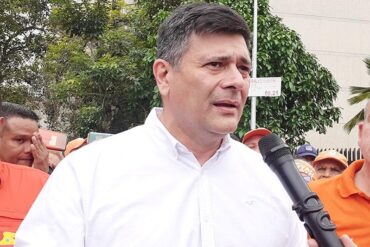 Superlano denuncia que amenazaron a dueños de hotel donde daría discurso en Bolívar: tuvo que hablar desde la calle (+Video)