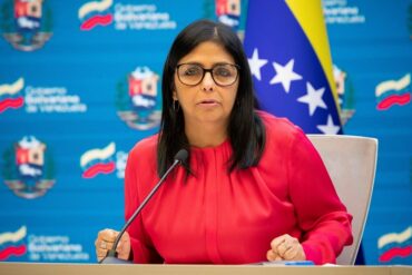 Coordinada por Delcy Rodríguez: Maduro creó una “alta comisión” por la defensa del Esequibo conformada por consejos de seguridad y defensa (+Video)