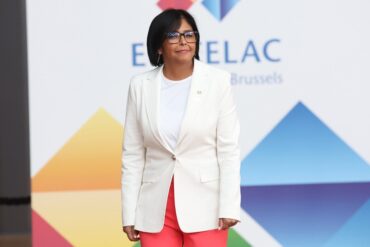 Lo que reveló una fuente diplomática sobre la autorización “especial” que obtuvo Delcy Rodríguez para participar en la cumbre UE-CELAC