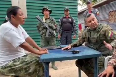 Rodeada de militares y policías armados: líder indígena debió “pedir disculpas” a general al que acusó de minería ilegal en Amazonas (+Video)