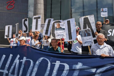 Familiares de los seis dirigentes sindicales detenidos protestaron frente al PNUD este #7Ago