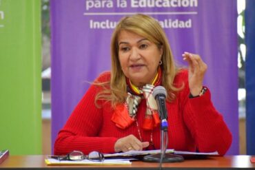 Ministra de Educación descarta la creación de un nuevo currículo para el año escolar 2023-2024