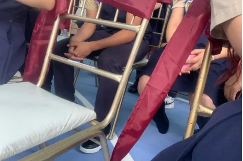 bachiller dejó su silla vacía durante acto de grado y dejó una carta que emocionó a todos