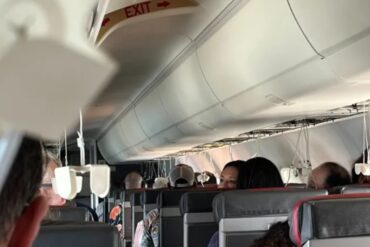 El terror que vivieron los pasajeros de un vuelo que cayó más de 4.500 metros en el lapso de tres minutos: “Fue aterrador” (+Fotos)