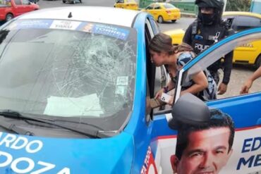 A tiros atacaron a otra candidata a la asamblea en Ecuador mientras conducía su automóvil