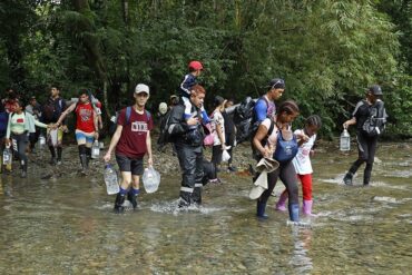 Más de 244.000 migrantes cruzaron la selva del Darién en lo que va de año, un 31% menos que en 2023