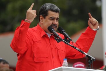 “Había que decirlo y lo dije”: Maduro se alteró y exigió al presidente de Pdvsa “cortarle la cabeza” a todos los burócratas en la industria petrolera  (+Video)