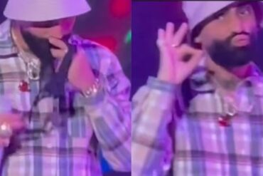 “¿Le echaste perfume?”: Arcangel olió una panty que le lanzaron al escenario durante un concierto (+Video)