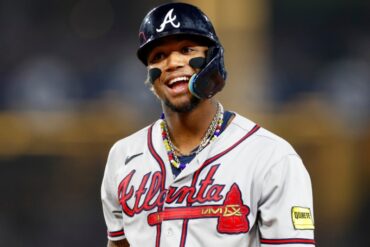 Ronald Acuña regresó a Venezuela y así lo recibieron sus familiares y fanáticos en La Sabana (+Videos)