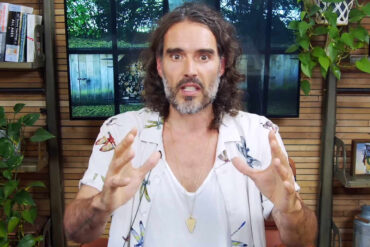 El actor Russell Brand es acusado de violación, agresiones sexuales y maltrato emocional