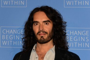 Russel Brand dijo que tuvo una semana deprimente luego de que una mujer lo acusó de abuso sexual: «Necesito su apoyo ahora más que nunca», pidió a seguidores