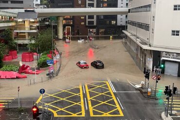 “Se produce una vez cada 500 años”: inundaciones en Hong Kong dejaron al menos un muerto y más de 100 heridos (+Fotos)