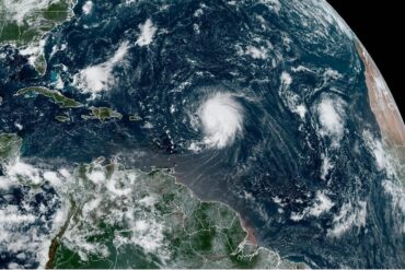 Beryl se fortalece a su paso por el Caribe: es el huracán de categoría 5 más precoz de los registros