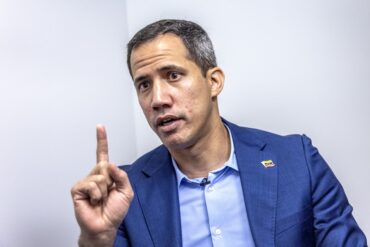 Guaidó reprochó agresión del chavismo contra equipo de María Corina Machado e instó al mundo a responsabilizar a Maduro (+Video)