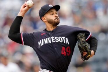 El venezolano Pablo López guió a los Mellizos de Minnesota a su primer triunfo en los playoffs desde 2004 (+Video)