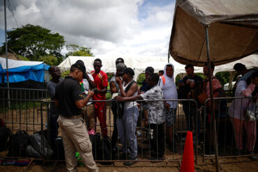 Activan “corredor humanitario” entre Panamá y Costa Rica para traslado directo de migrantes