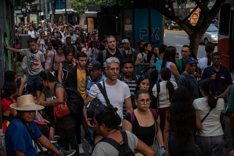 Oppenheimer: No es casualidad que países desastrosos y corruptos como Venezuela estén en los últimos puestos de felicidad en el mundo