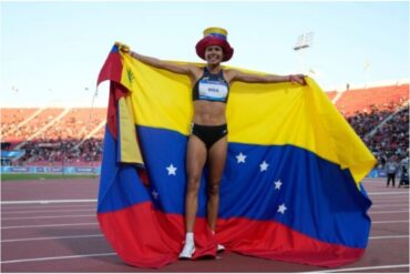 Nutrido grupo de venezolanos celebró con Joselyn Brea sus medallas de oro en las afueras del Estadio Nacional de Chile (+Video)