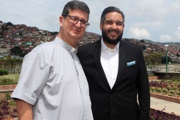 “Una lástima ver a mi alma mater pisoteada”: fuertes críticas a la UCAB por aceptar visita de Nicolasito y por recorrido junto al rector (+Fotos y video)