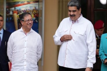 Gustavo Petro asegura que “personalmente” no le interesa la reelección, mientras su aliado Maduro intenta continuar en el poder