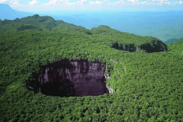 Los misteriosos agujeros SariSariñama en la Amazonía venezolana, considerado uno de los lugares más enigmáticos del planeta (+Video)
