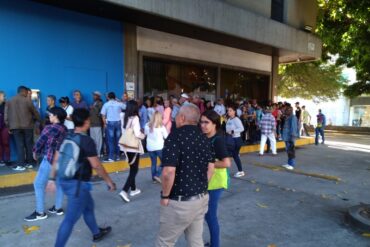 Registran largas colas en el Saime de Los Ruices este #28Nov por jornada de cedulación (+Fotos)