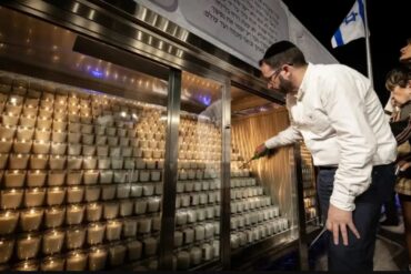 Familiares encendieron 1.400 velas en el Muro de los Lamentos de Jerusalén en recuerdo a las víctimas asesinadas por Hamás hace un mes