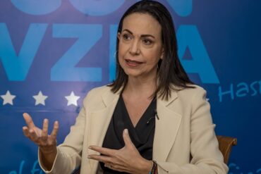 ¿María Corina Machado dolarizará por completo la economía venezolana? Esta fue su respuesta