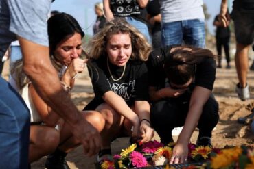 Hamás anuncia la muerte de tres israelíes que tenían secuestrados: una madre y sus dos niños