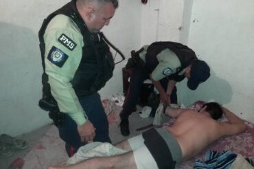 Policías del municipio Sucre salvaron a un hombre que intentó suicidarse cortándose la muñeca en Los Dos Caminos (+Video fuerte)