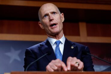 Lo que le dijo Erik Prince al senador estadounidense Rick Scott: “Si se eleva la captura de Maduro a 100 millones de dólares, tal vez pase algo”