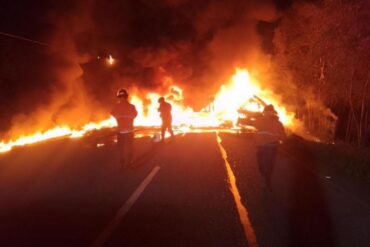 Choque triple entre vehículos de carga dejó un fallecido en la carretera nacional Morón-Coro, Sanare (+Video)