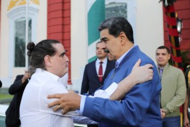 Maduro recibió a Alex Saab en el Palacio de Miraflores: “Padeció las condiciones más adversas y dolorosas de secuestro” (+Video)