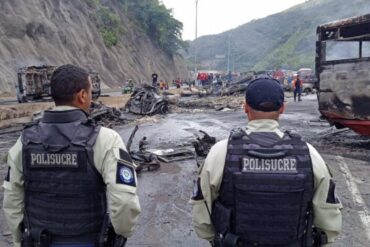 “Este es el escarificado asesino de la Gran Mariscal Ayacucho”: ciudadanos muestran el pésimo estado de la zona en donde ocurrió fatal accidente del #13Dic (+Video)