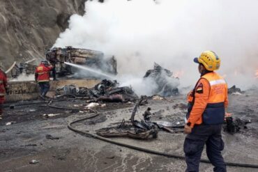 “Todos están muertos”: joven en posible estado de shock contó que perdió a toda su familia en el trágico accidente en la Gran Mariscal de Ayacucho (+Video)