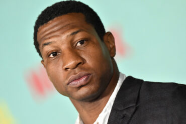 El actor Jonathan Majors, de Marvel, fue declarado culpable por agresión y acoso contra su exnovia