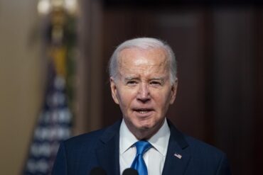 Biden admite que tuvo “una mala noche” en el debate y que “metió la pata”