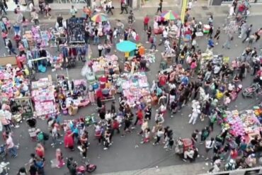 «Anarquía total»: Internautas reportan que el bulevar de Sabana Grande está hasta el tope de buhoneros (+Videos)