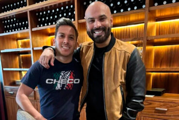 Alex Tienda se pronuncia sobre su polémica foto con Omar Enrique: “Lamento que sean tan limitados de razonamiento”