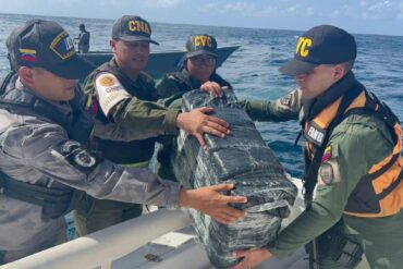 Militares hallaron casi 28 kilos de marihuana en Los Roques: 50 panelas flotaban en el agua