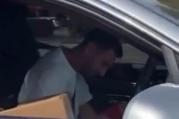 El encuentro inesperado de un fanático con Messi en un semáforo: le firmó la camiseta mientras cambiaba la luz (+Video)