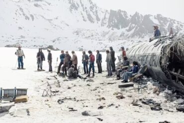 Espectador se percató de detalles de «La sociedad de la nieve» y recibió reconocimiento del director de la película que recrea la tragedia de 1972 en Los Andes