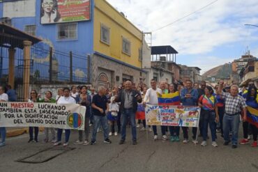 Maestros de Guárico protestaron y lanzaron contundente crítica a Maduro: “Se hace llamar obrerista, pero no firma el contrato colectivo”