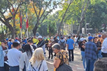“Yo quiero un sueldo digno pa’ quedarme en mi país”: Educadores protestan este #15Ene para exigir mejoras salariales (+Videos)