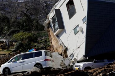 El improvisado mensaje de socorro de una ciudad japonesa incomunicada y aislada tras el terremoto