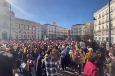 Cientos de venezolanos en Madrid protestan para exigir que María Corina Machado participe en las elecciones presidenciales (+Videos)